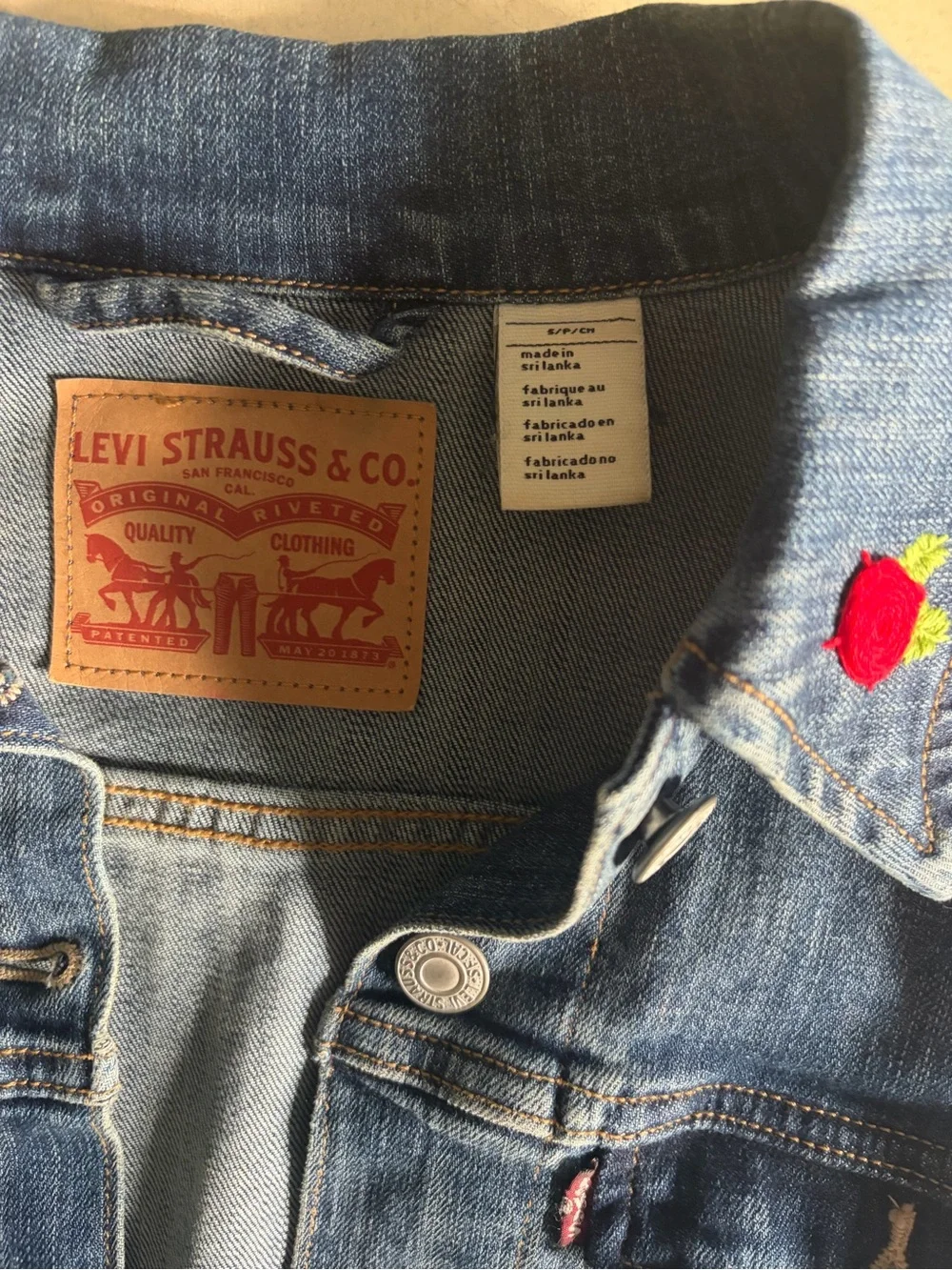 Levi’s Denim Trucker Jacket With Custom Embroidery Women’s Size Small